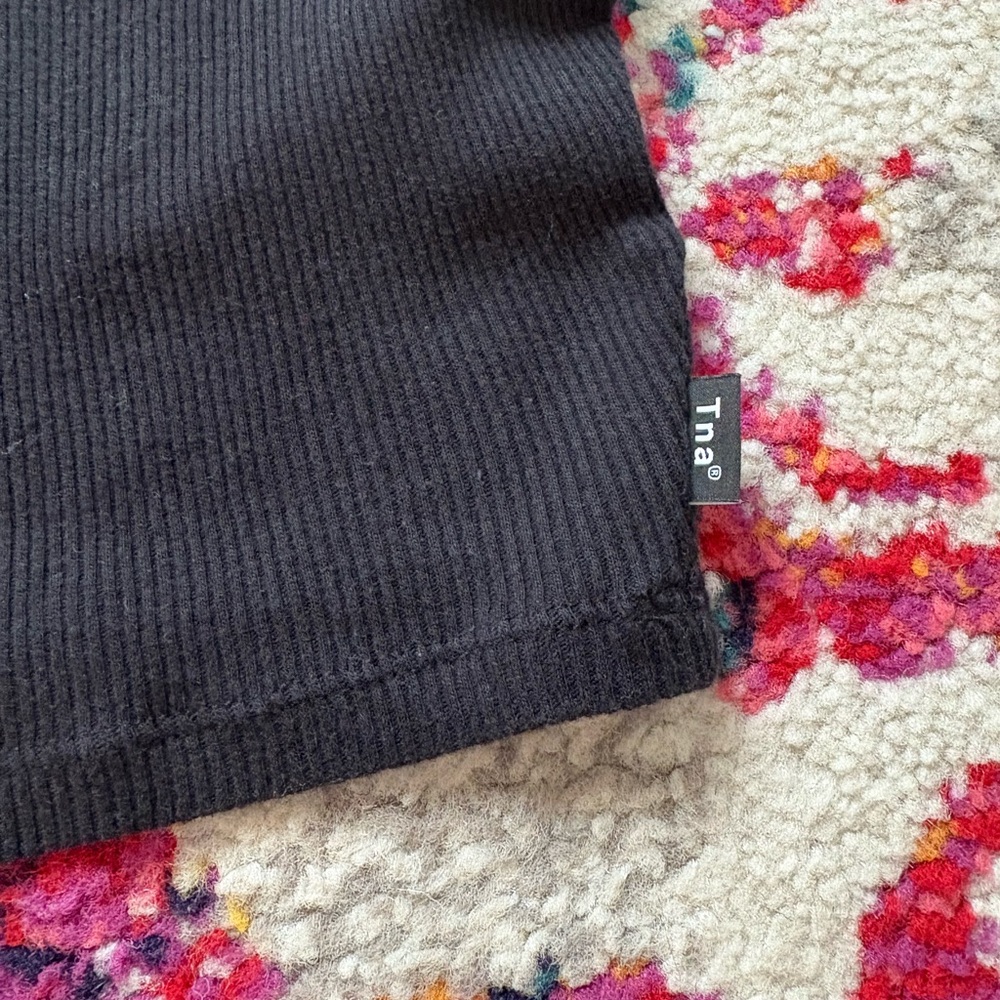Aritzia TNA Black Ribbed Crop Tank - Picture 2 of 4